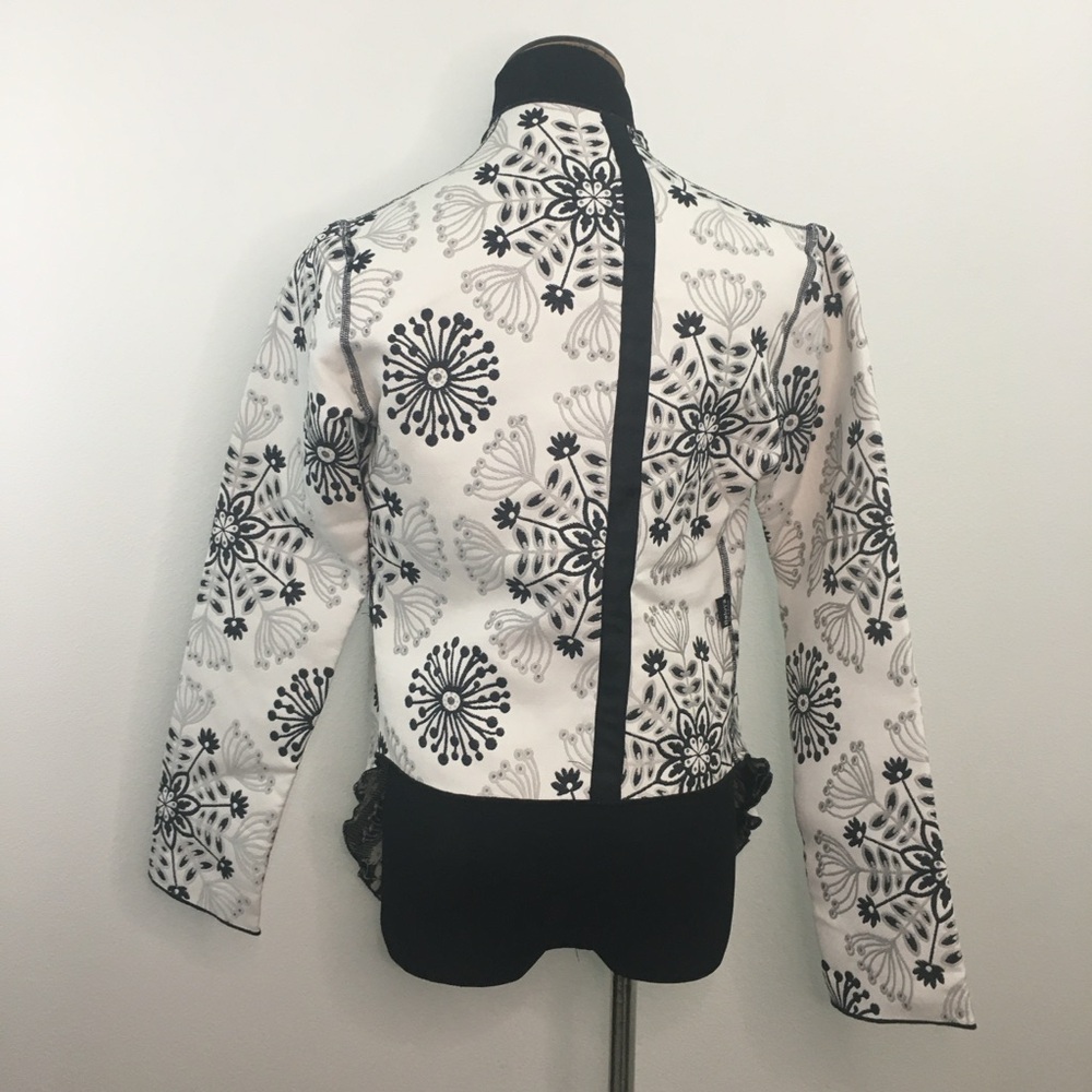 Chic Jacket With Bold Pattern & Open Front - image 5